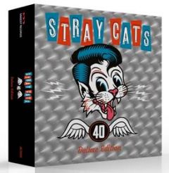 Stray Cats: 40 CD 2 bonusbiisiä, postikortti , kaksi tarraa ja tuopinalunen.