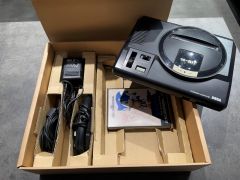 Sega Mega Drive Konsoli + Sonic the Hedgehog Sega Mega Drive *käytetty*