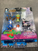 Playmates Space Jam Patrick Ewing with Pepe Le Pew and Bang Nerdluck Figuuri