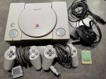 PlayStation Konsoli, 2 ohjainta PS1 *käytetty*